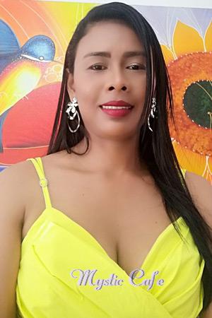 211146 - Yeinis Age: 37 - Colombia